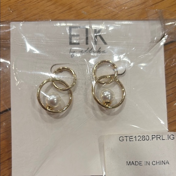 ettika Accessories - Ettika NWT earrings